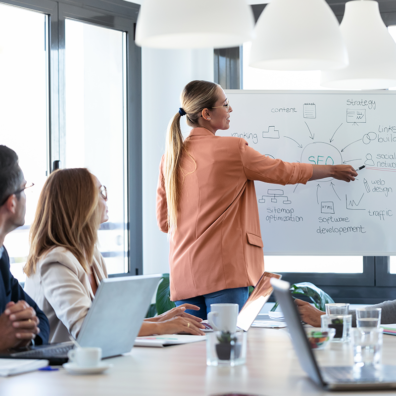 Comment devenir chargé de marketing ?